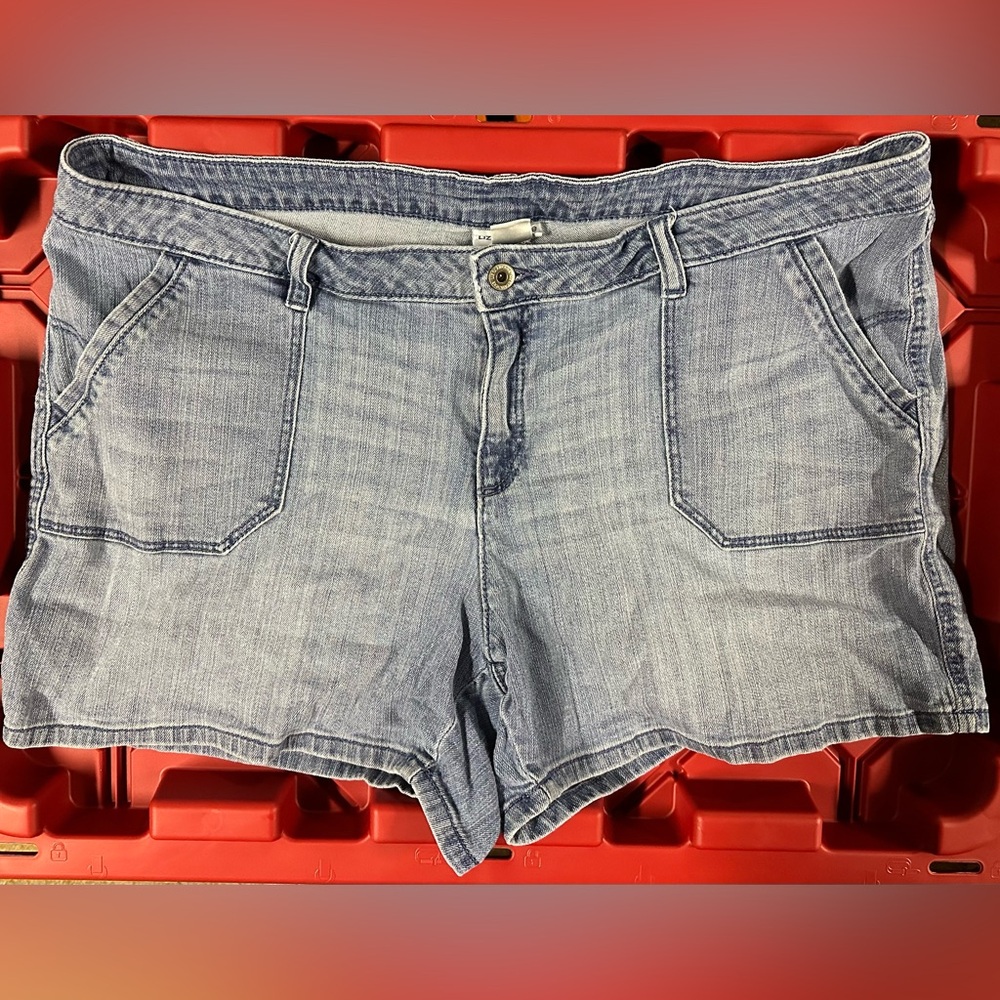 Liz Claiborne women’s jean shorts